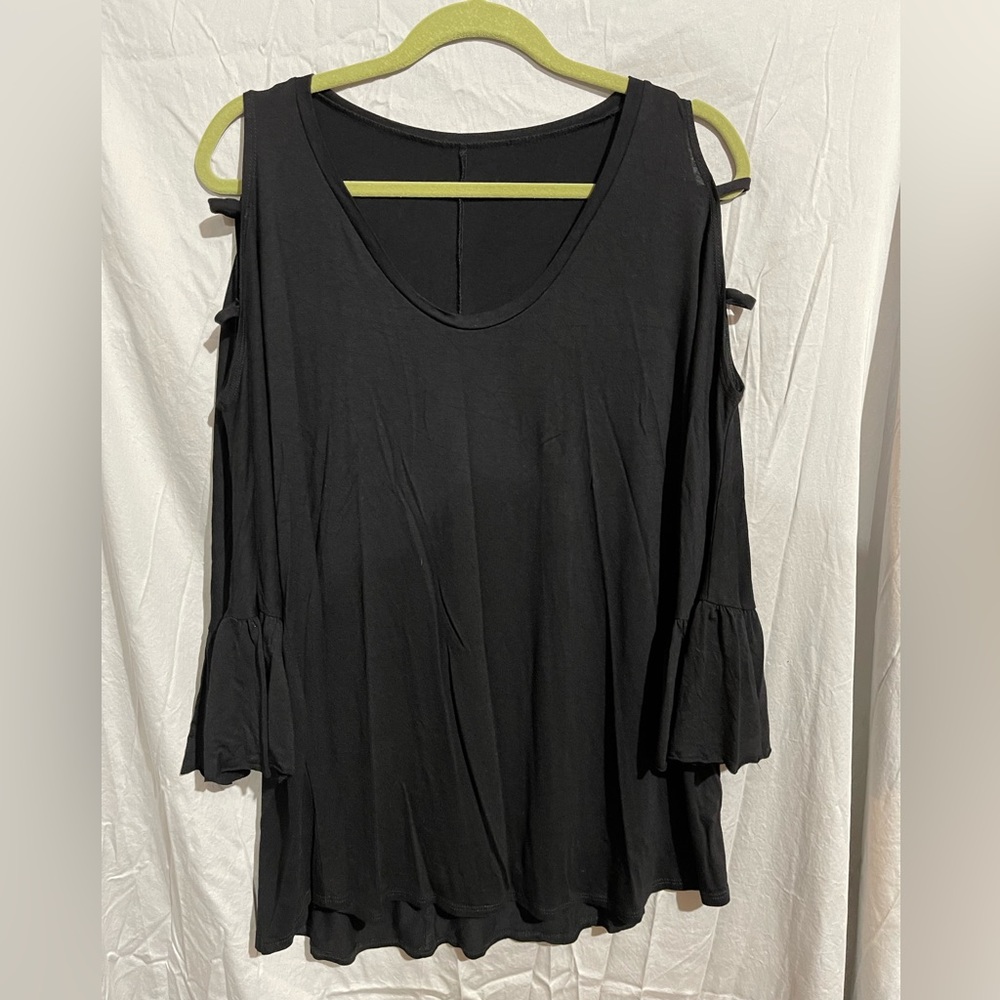 Black cold shoulder top w/ruffle cuff women size large